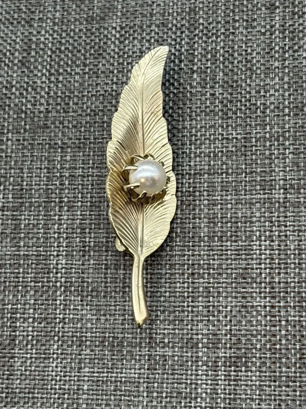 Leaf Feather Brooch 2.25 In Shell Pearl Accent Gold Elegant Vintage Retro Glam